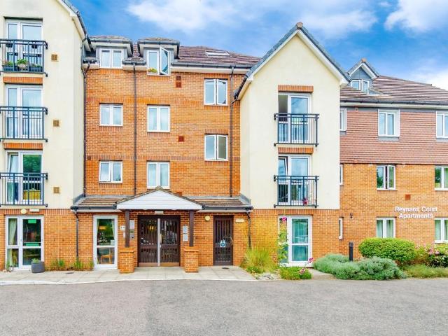 Flat for sale in London Borough of Croydon, Purley