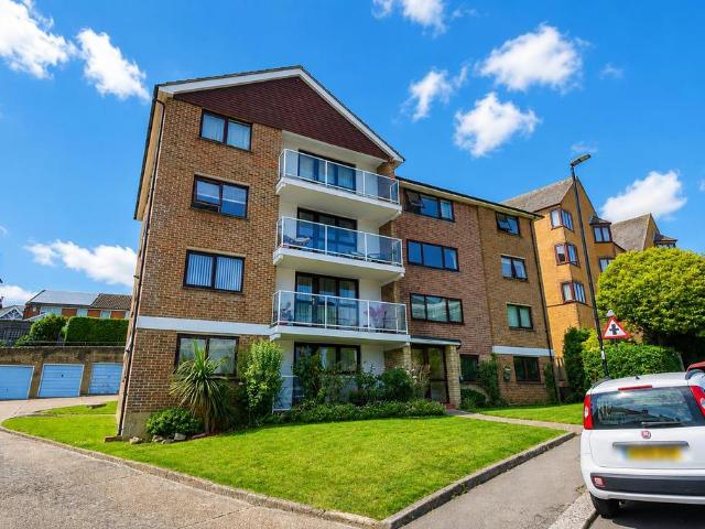 Flat for sale in Blacklands, Guestling Green