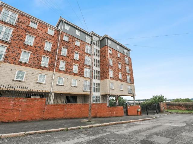 Flat for sale in Calderstones