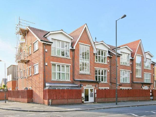 Flat for sale in London Borough of Merton, Greater London