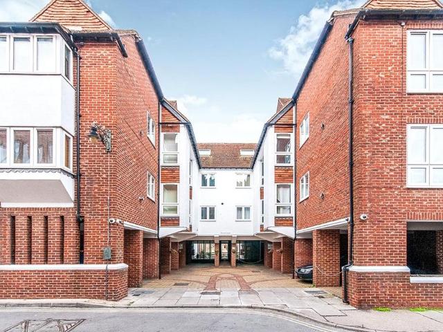 Flat for sale in St. Mildred's, The Bridge