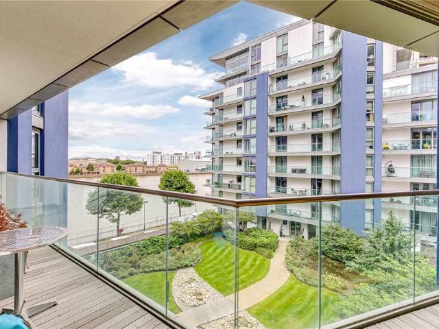 Flat for sale in Wandsworth, Greater London