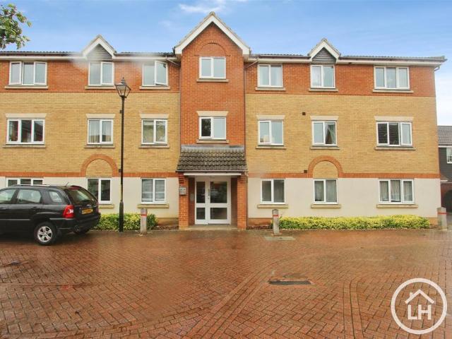 Flat for sale in Grove Park, Oad Street