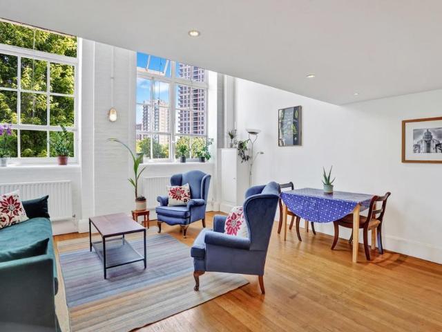 Flat for sale in Peckham, Greater London