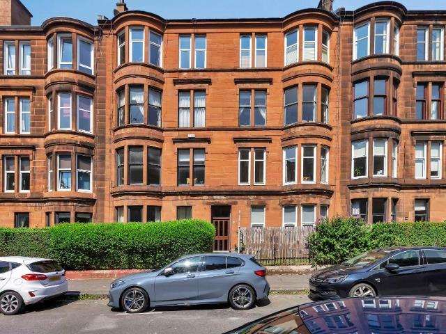 Flat for sale in Dowanhill, Scotland