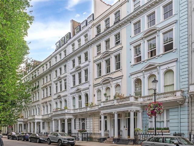 Flat for sale in Royal Borough of Kensington and Chelsea, Greater London