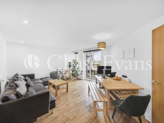 Flat for sale in East Greenwich, Greater London