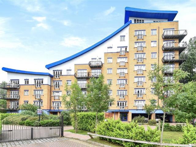 Flat for sale in Newtown, Reading