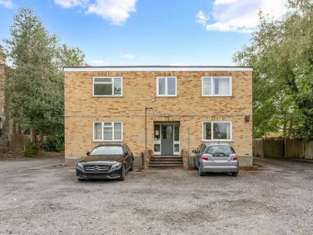 Flat for sale in Woodcote, Epsom