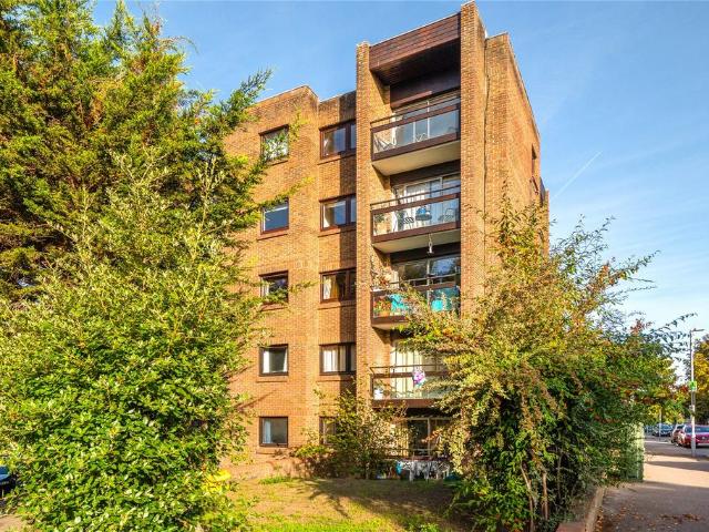 Flat for sale in Royal Borough of Kingston upon Thames, Greater London