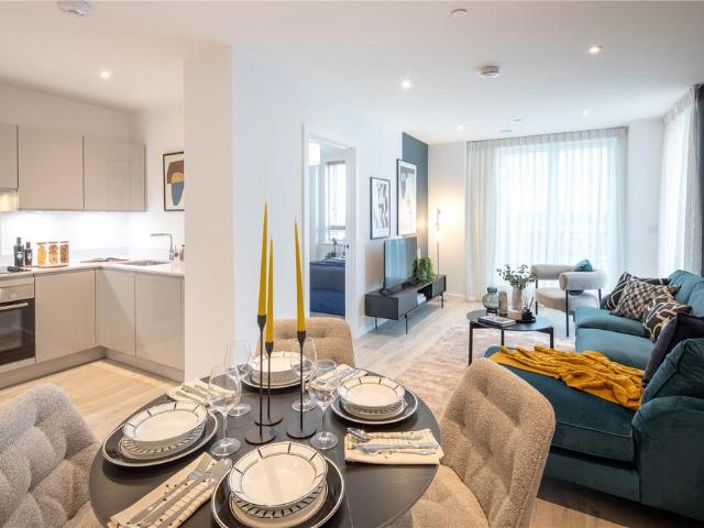 Flat for sale in Upper Edmonton, Greater London