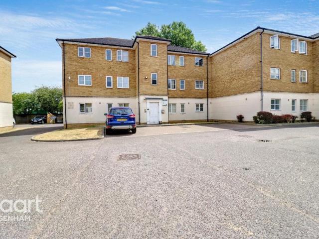 Flat for sale in Dagenham, Dagenham