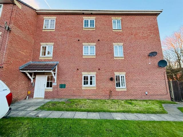 Flat for sale in West Yorkshire