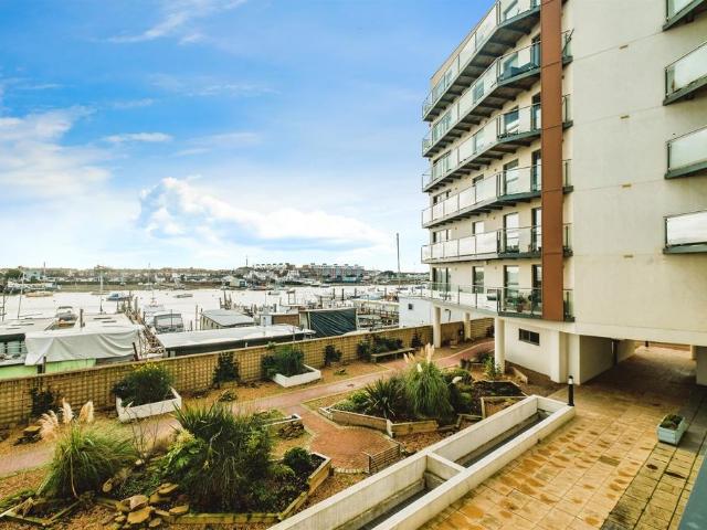 Flat for sale in Fishersgate, West Sussex
