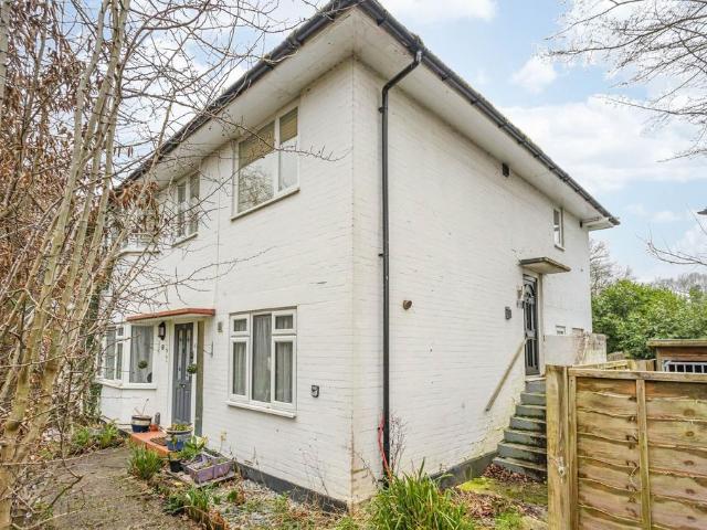 Flat for sale in Red Hill, Surrey
