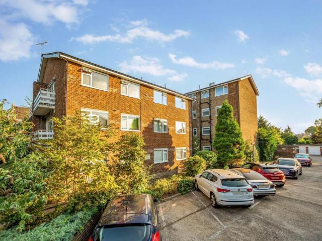 Flat for sale in London Borough of Ealing, Hanwell