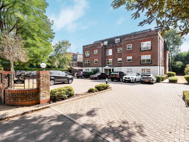 Flat for sale in St Albans, Five Acres