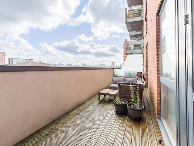 Flat for sale in Bromley-by-Bow, Poplar Grove