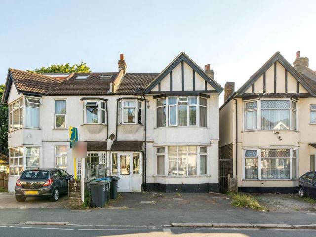 Flat for sale in London Borough of Croydon, Thornton Heath