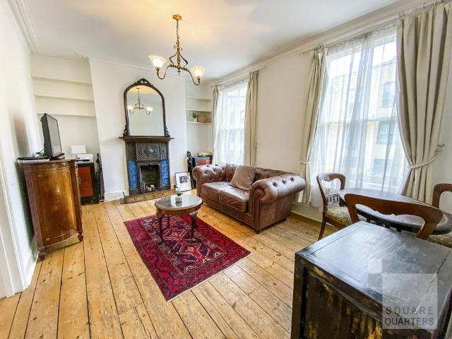 Flat for sale in Barnsbury, Greater London