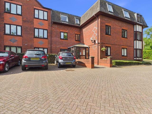 Flat for sale in Roby Mill, Lancashire