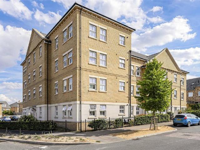 Flat for sale in Monks Orchard, Kent