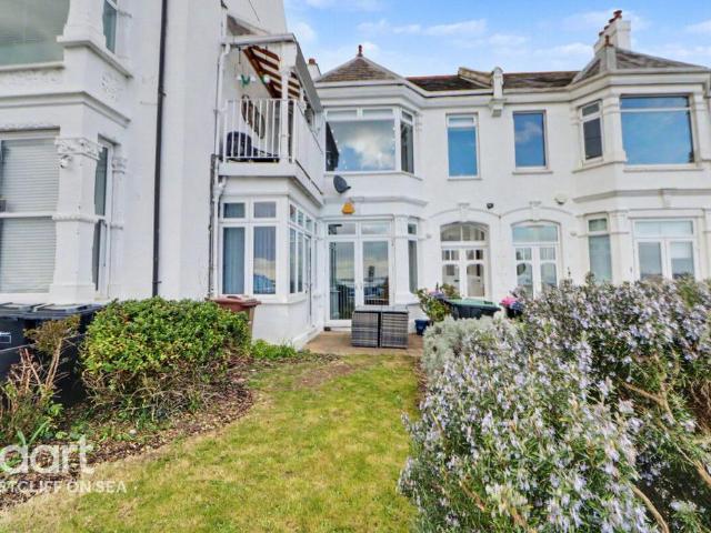 Flat for sale in Alton Barnes, Essex