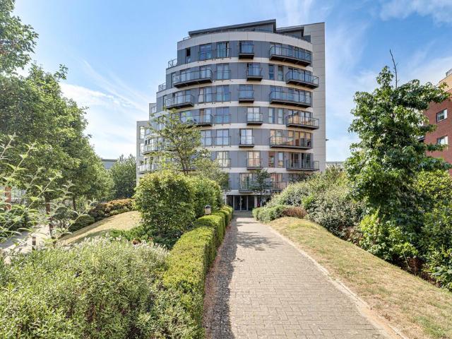 Flat for sale in St Albans, Five Acres