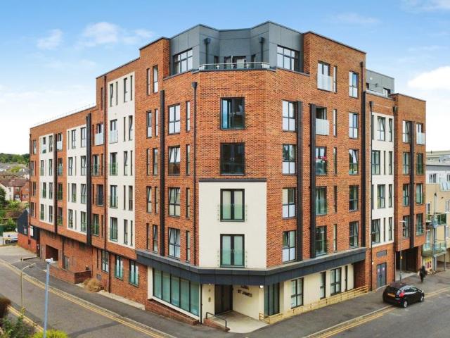 Flat for sale in Navestock Side, Essex