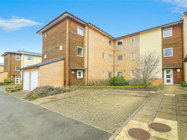 Flat for sale in Monkston Park, Milton Keynes