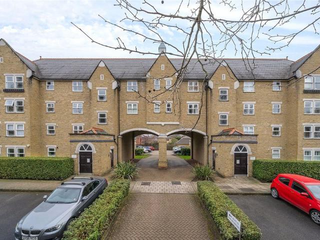 Flat for sale in Clapham Junction, Greater London