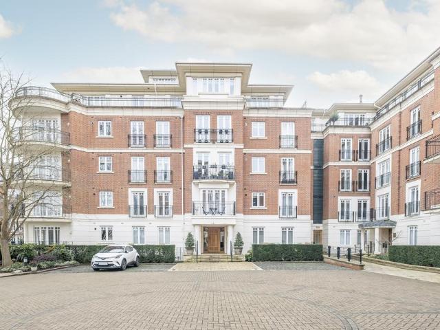Flat for sale in Petersham, Greater London