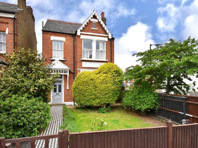 Flat for sale in East Dulwich, Greater London