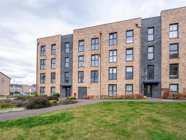 Flat for sale in Cammo, Scotland
