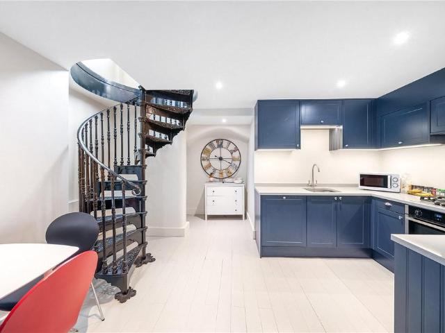 Flat for sale in Fulham, Greater London