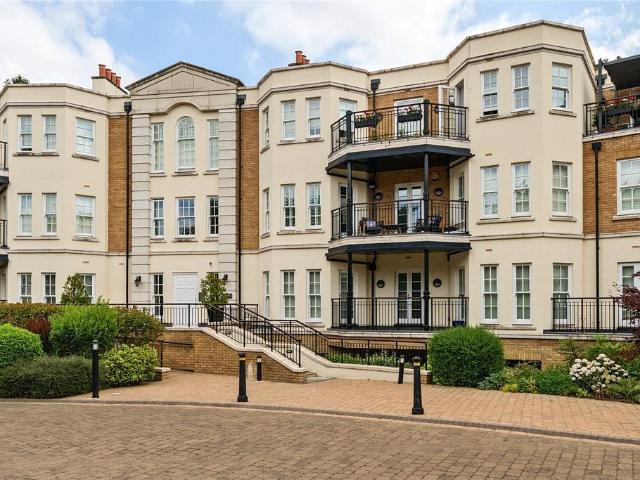 Flat for sale in Greater London