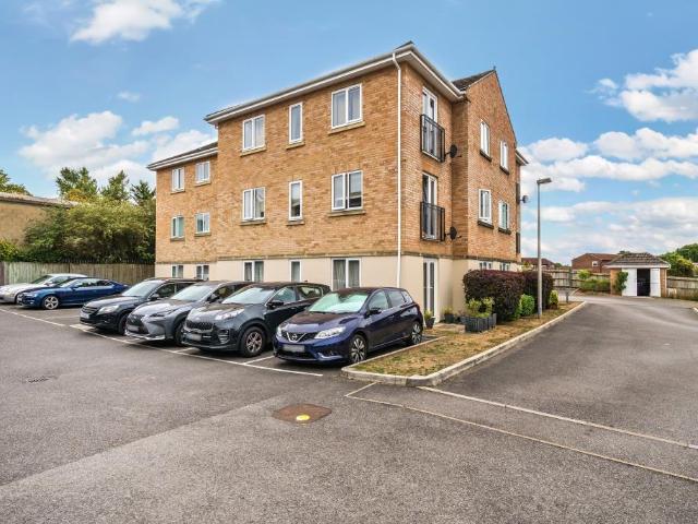 Flat for sale in Thatcham, West Berkshire