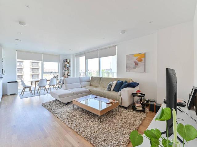 Flat for sale in London Borough of Lewisham, New Cross