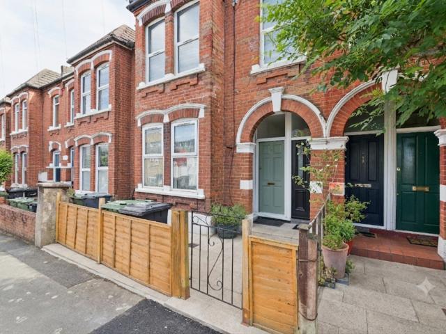 Flat for sale in West Norwood, Greater London