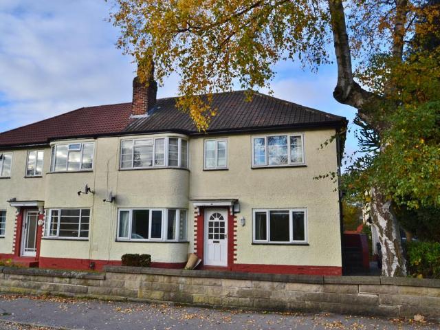 Flat for sale in Primley Park, Moortown
