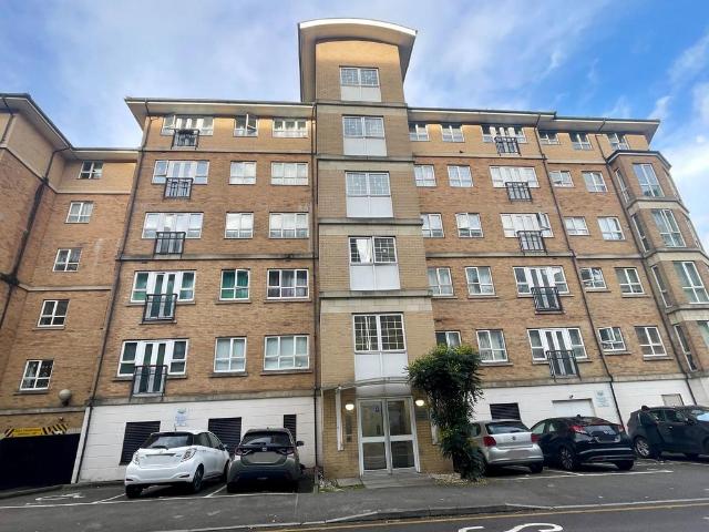 Flat for sale in Colindale, Greater London