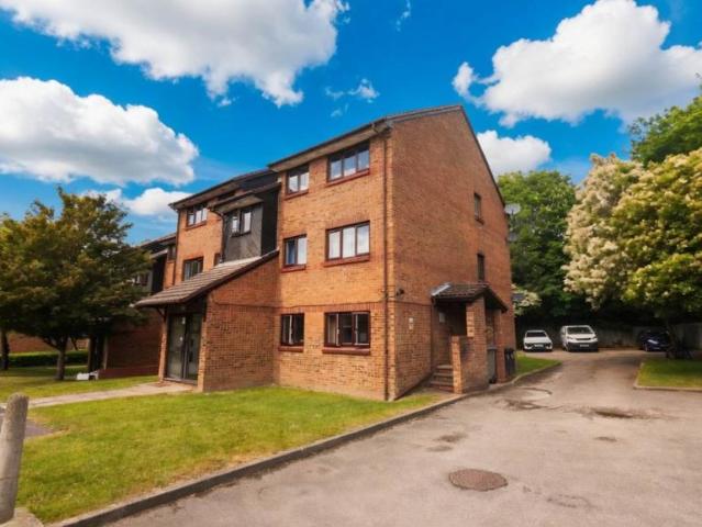 Flat for sale in Hatfield, Fretherne