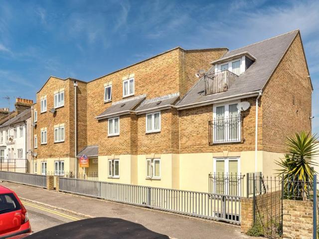 Flat for sale in West Cliff, Acol