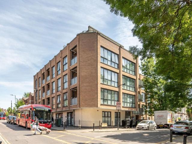 Flat for sale in Harlesden, Greater London