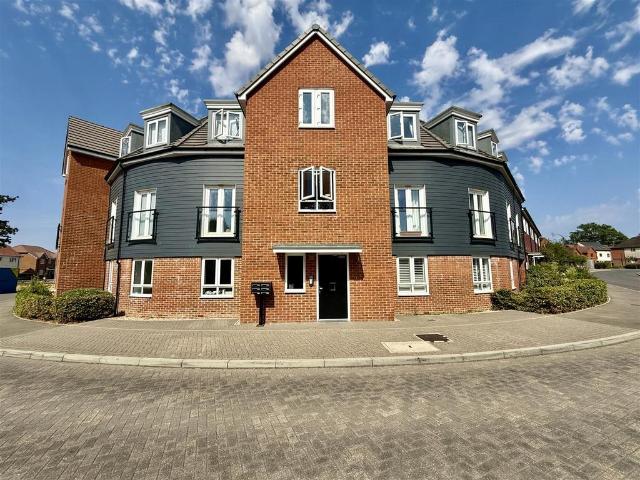 Flat for sale in Perryfields, West Sussex