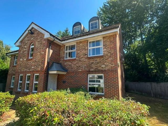 Flat for sale in Easthampstead, Bracknell