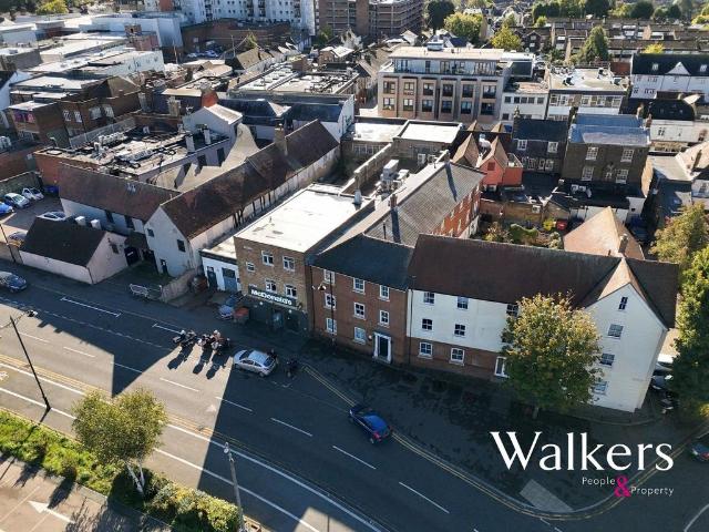 Flat for sale in Warley, Brentwood