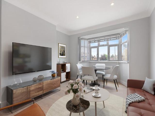 Flat for sale in Tulse Hill, Greater London