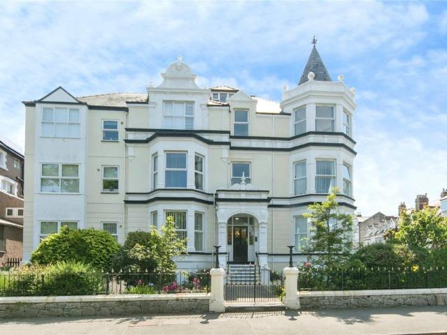 Flat for sale in Llandudno, Wales