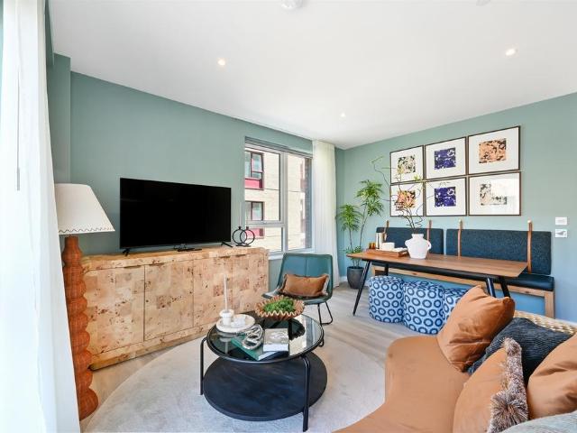 Flat for sale in Walworth, Greater London